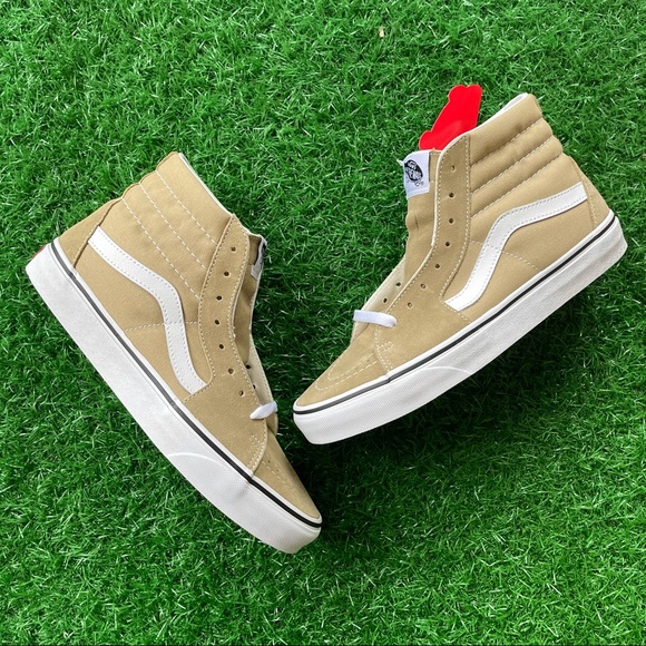 ua sk8 hi tapered in cornstalk & natural vans